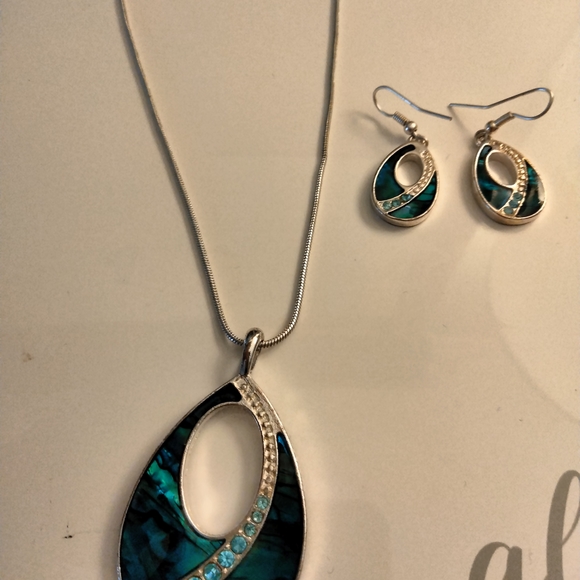 Jewelry - Elegant Silver and Blue Jewelry Set